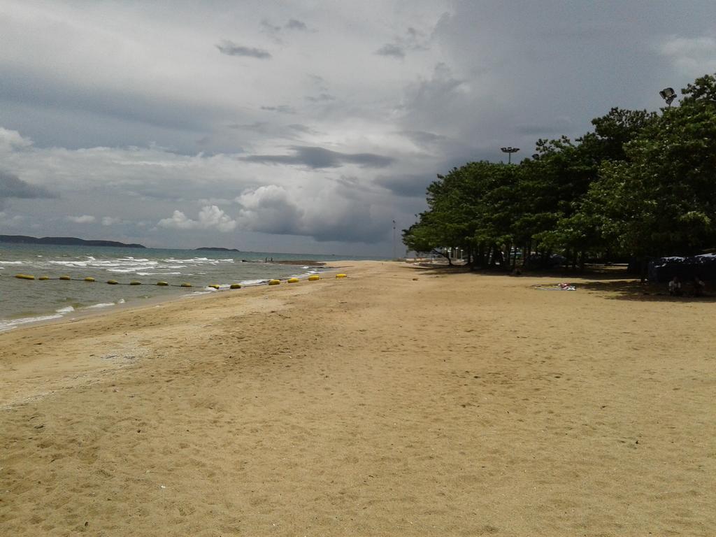 Burnout Guesthouse Pattaya Eksteriør billede